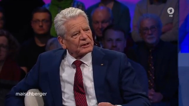 „Wir schenken ihnen vor allem nicht unsere Angst“, sagt der ehemalige #Bundespräsident Joachim #Gauck zur Frage des richtigen Umgangs mit der #AfD: „Wir haben unser Wissen, unsere Courage, unsere Demokratiefähigkeit. Und damit gehen wir ins Gefecht.“ #maischberger Das Erste