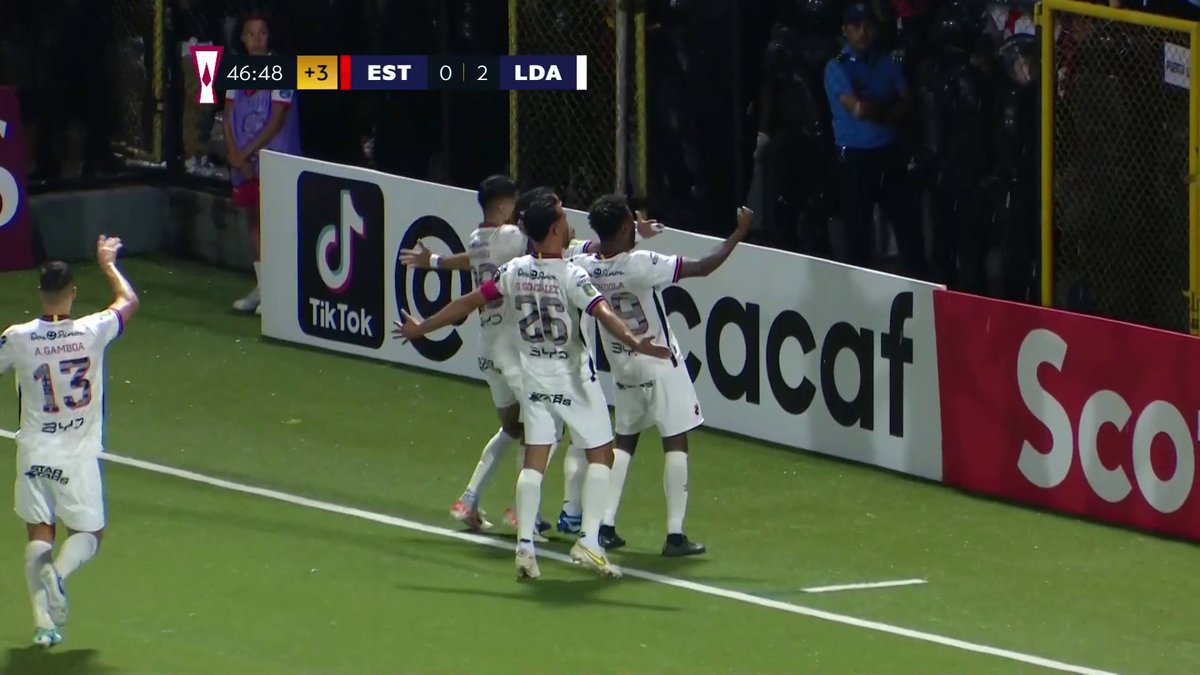 ¡GO-LA-ZO! ¡Michael Barrantes anota de tiro libre! 🔥⚽