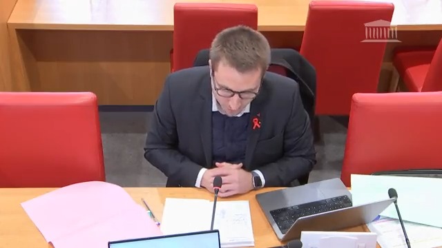 M. Ciotti, vous êtes odieux. Les jeunes racisés de quartiers populaires en ont ras-le-bol des propos comme les vôtres ! Ils sont Français, ils aiment leur pays et la République. Ils sont bien plus patriotes que vous qui êtes juste raciste, donc anti-républicain. 🇫🇷