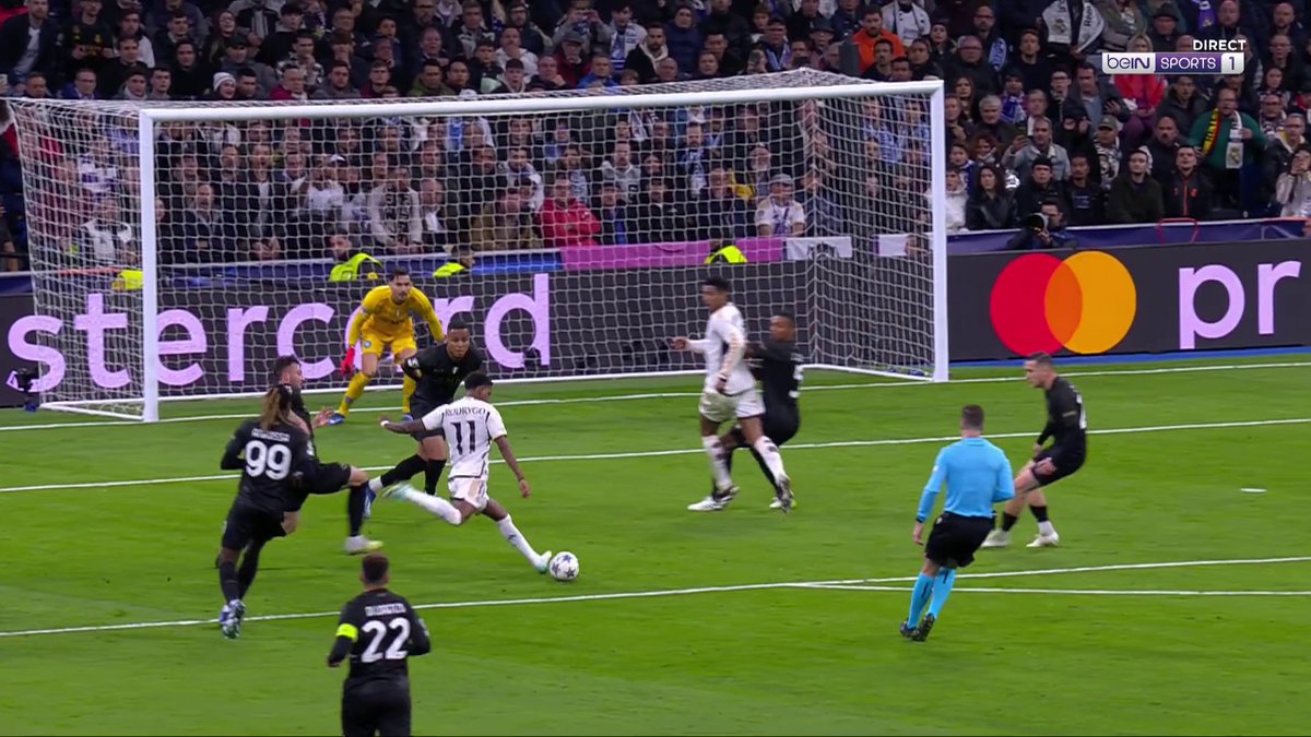 Le bijou de Rodrygo pour égaliser 15 secondes après la remise en jeu. 🎯🤩 🎥 beIN SPORTS