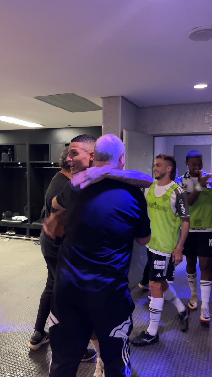 VIVOS, UNIDOS E ACREDITANDO MAIS DO QUE NUNCA! 🏴🏳️ #GaloPaixãoNacional