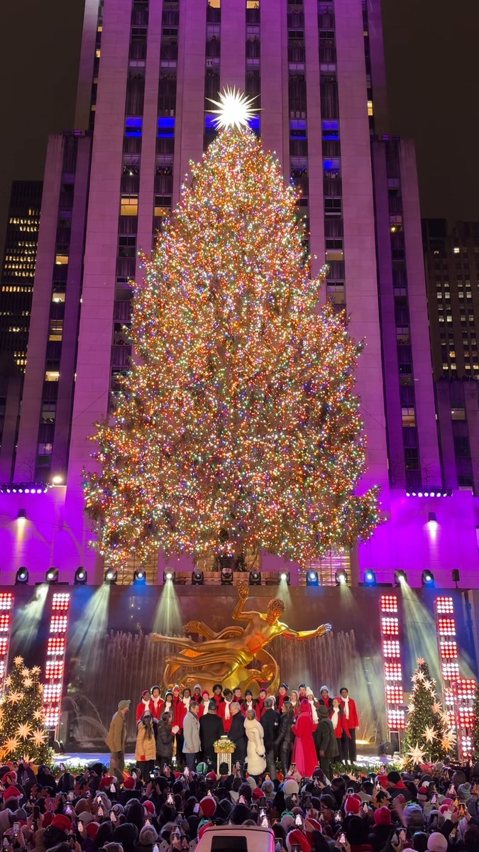 The 2023 Rockefeller Center Christmas Tree is officially lit 🎄