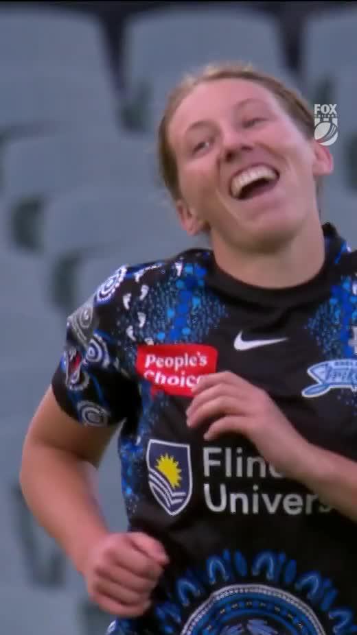 One minute of Darcie Brown crashing into the stumps, you're welcome! Adelaide Strikers #WBBL09