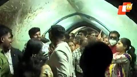 This underwater tunnel aquarium at Cuttack Bali Jatra has turned a major crowd puller this year #BaliYatra #BaliJatra #Cuttack #Odisha