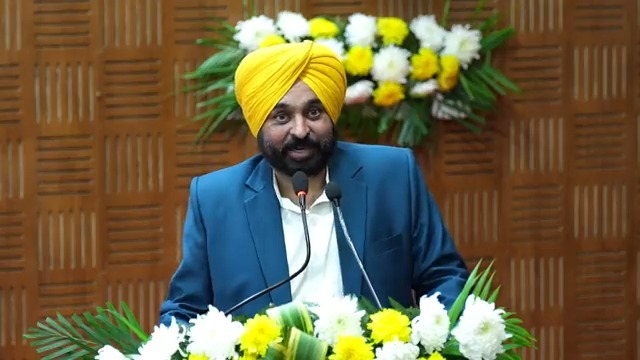 ਅੱਜ ਸਾਡੇ ਧੀਆਂ-ਪੁੱਤਾਂ ਨੂੰ ਵੱਖੋ-ਵੱਖ ਅਹੁਦਿਆਂ ‘ਤੇ ਸਰਕਾਰੀ ਨੌਕਰੀ ਮਿਲੀ ਹੈ…ਮੈਂ ਇਹੀ ਸੁਪਨਾ ਤਾਂ ਸੰਜੋਇਆ ਸੀ ਕਿ ਸਾਡੇ ਨੌਜਵਾਨਾਂ ਨੂੰ ਇੱਥੇ ਹੀ ਨੌਕਰੀਆਂ ਮਿਲਣ…ਪੰਜਾਬ ਦਾ ਖ਼ਜ਼ਾਨਾ ਖ਼ਾਲੀ ਨਹੀਂ ਸੀ..ਬਸ ਪਹਿਲਾਂ ਵਾਲਿਆਂ ਦੀ ਨੀਅਤ ਖ਼ਾਲੀ ਸੀ…