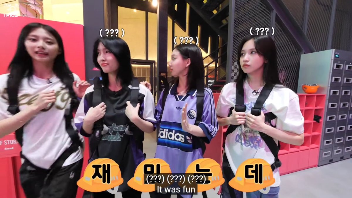 MiNaMo: explaining why they couldn't do the course Tzuyu casually passing by: It was fun