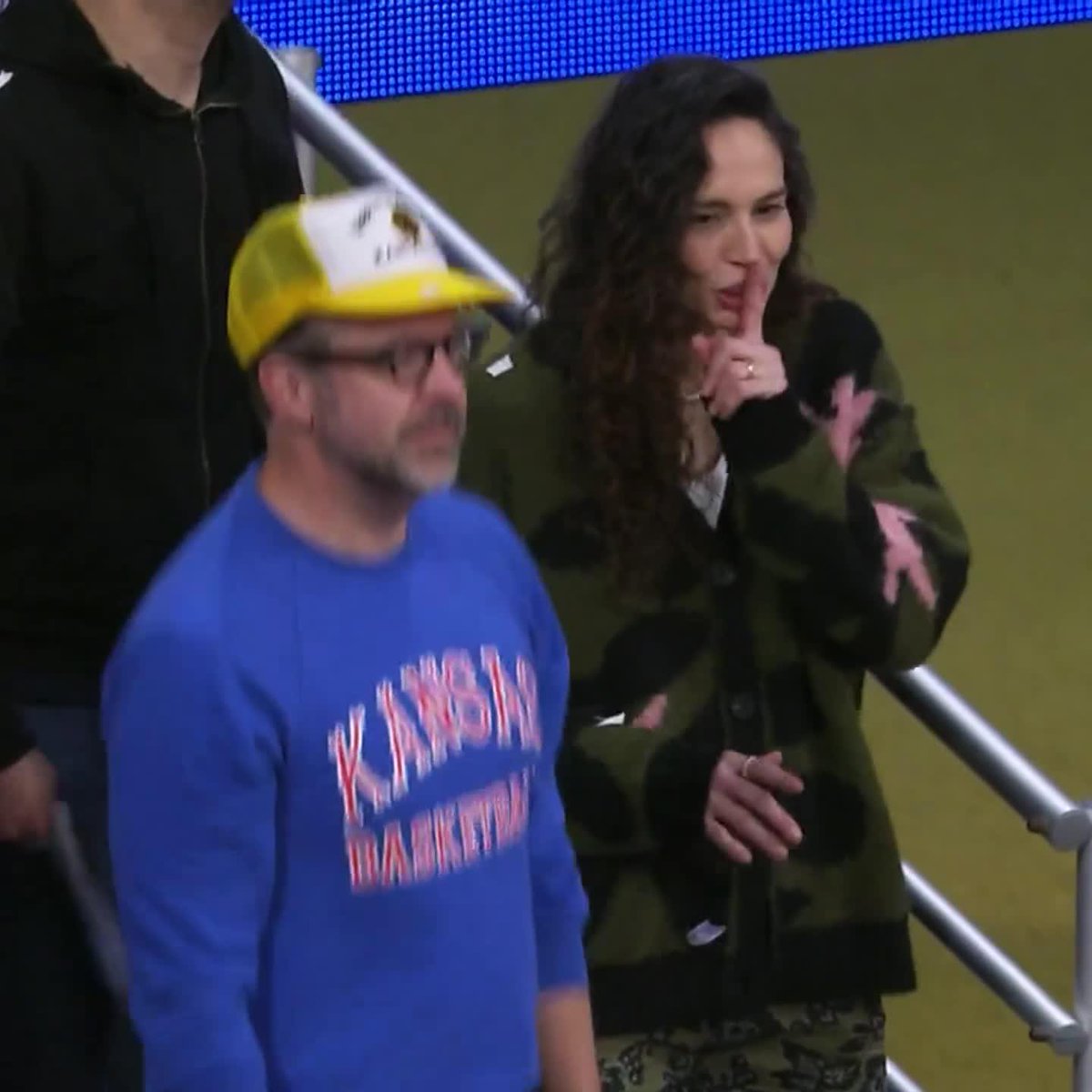 Jason Sudeikis and Sue Bird are in the house for No. 4 UConn vs. No. 5 Kansas 😎