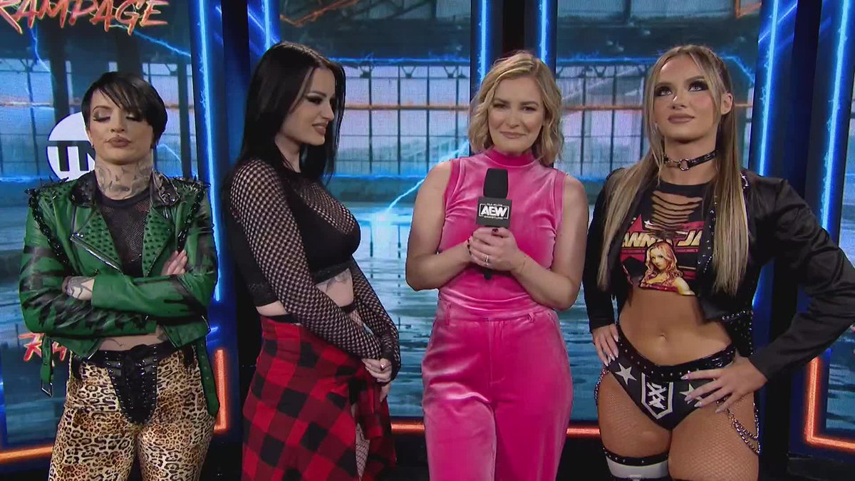 Ahead of tonight’s trios matchup, Saraya gives her team a bit of a pep talk! But is everyone on the same page here? Watch #AEWRampage on TNT! @saraya | Ruby Soho | Anna Jay | ‘Cool Hand’ Angelo Parker