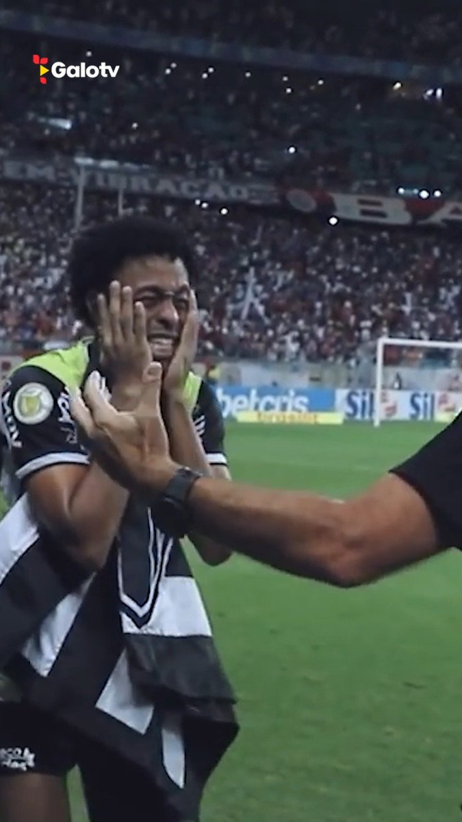 🏆🐔🚀 Neste mesmo dia, em 2021, vencemos o Bahia, em Salvador, e conquistamos a tão sonhada taça do Brasileirão Betano! Uma virada épica, no melhor estilo #Galo, que para sempre ficará marcada na memória do Atleticano! #GaloPaixãoNacional ⚫⚪
