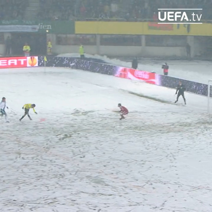 ❄️ El Tigre in the snow 🐅 Rewind to Radamel Falcao's hat-trick #OTD in 2010 ⚽️⚽️⚽️ FC Porto || #UEL