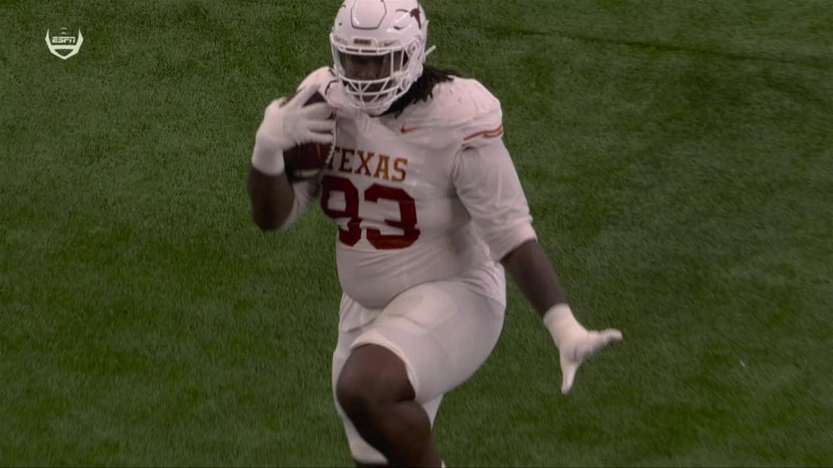 WE GOT A D-LINEMAN CATCHING TDS AND STRIKING THE HEISMAN 🔥