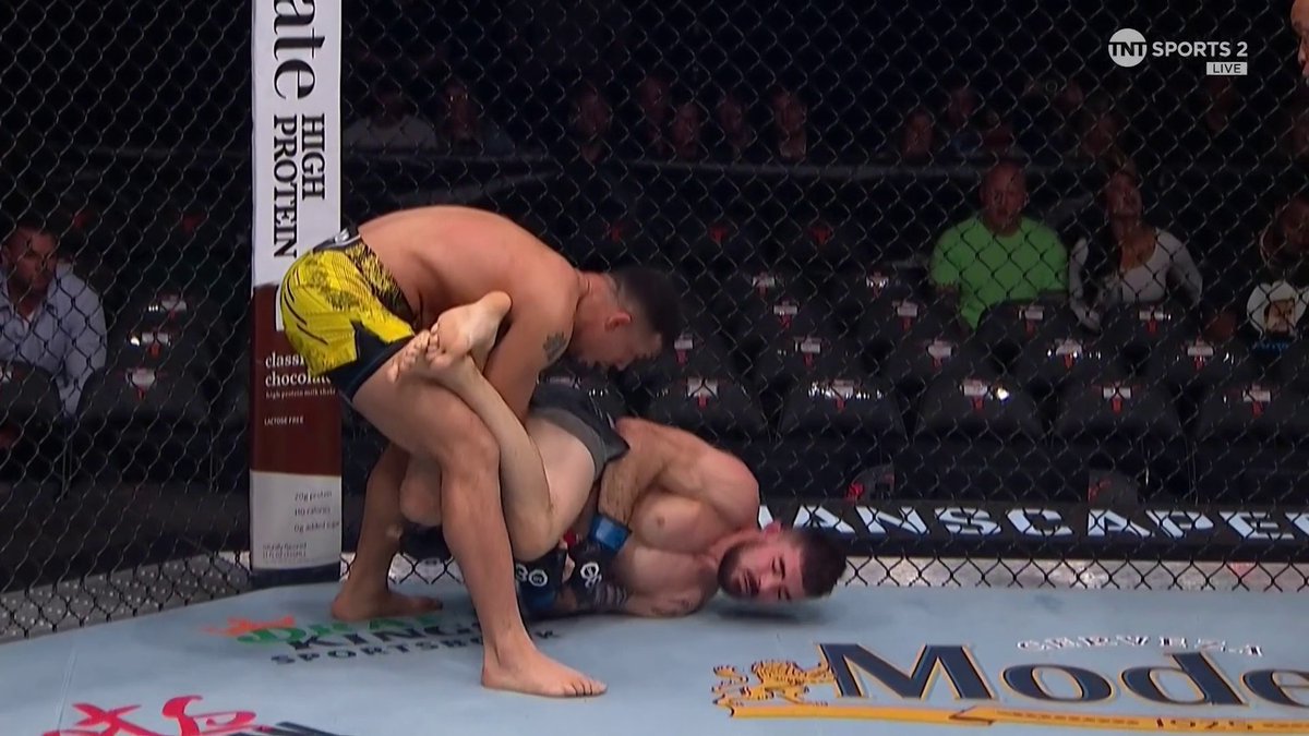 A SLAM KNOCKOUT BY DRAKKAR KLOSE! 😱 💥 #UFCAustin