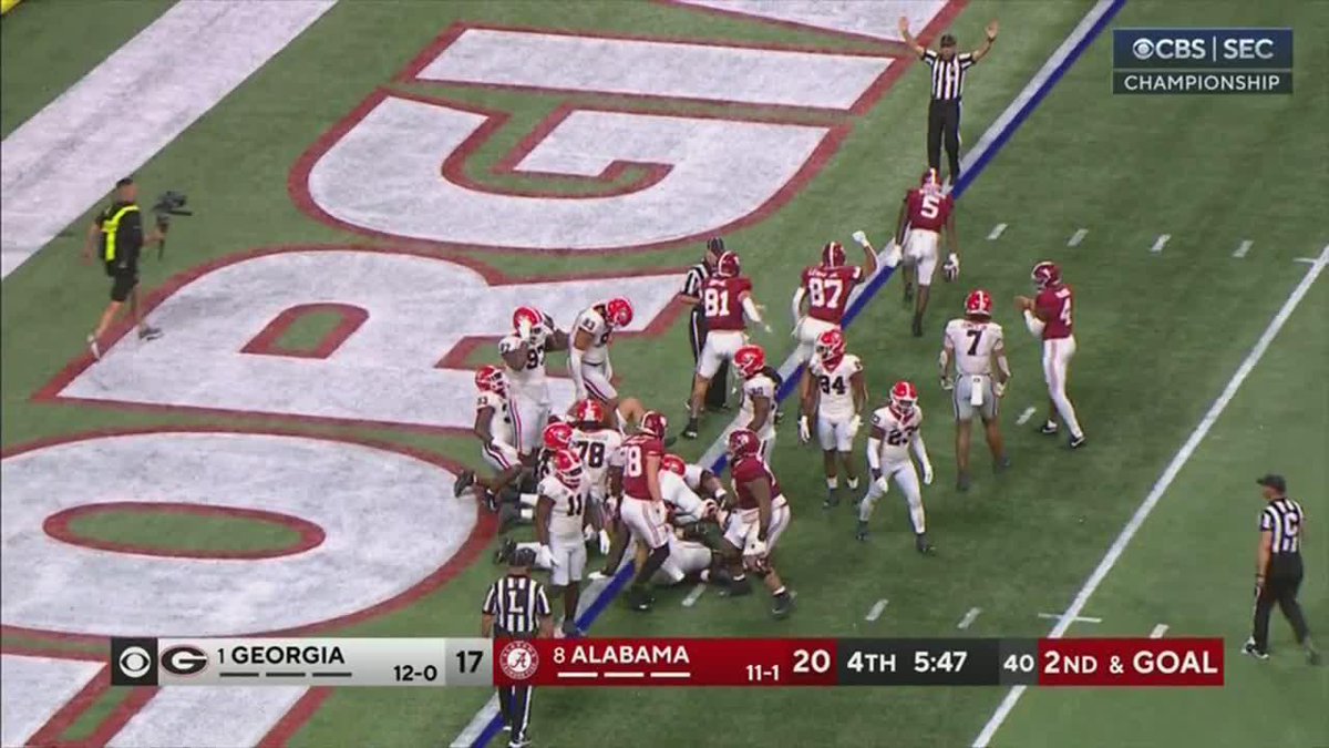 Train comin’ through 🚂 Roydell Williams 📺 CBS