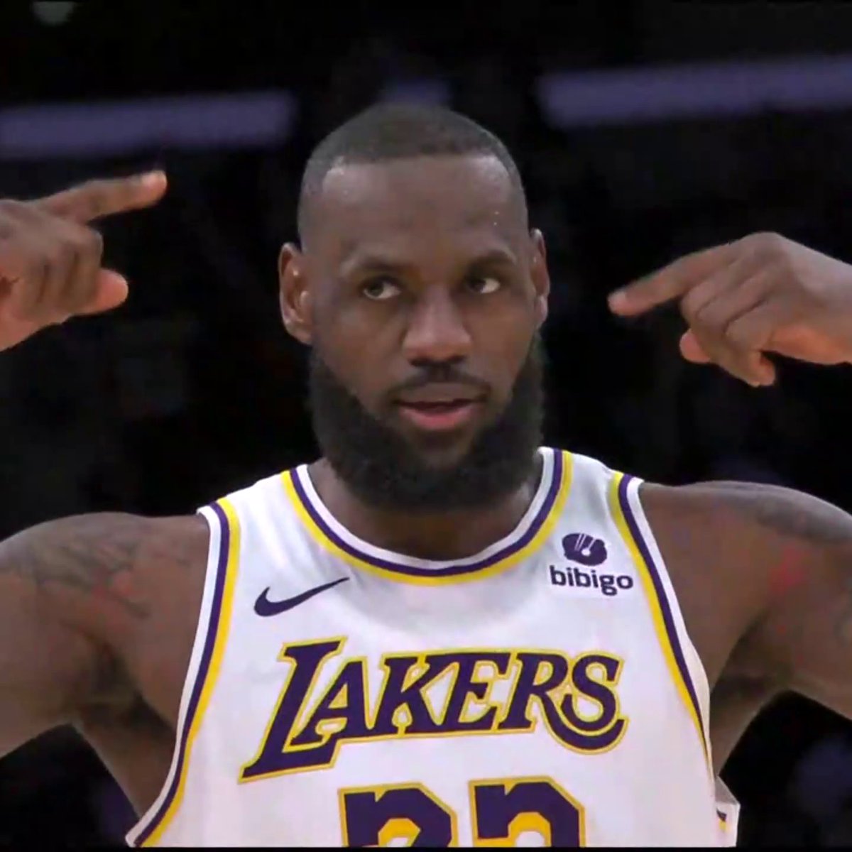 THIS LAY-UP FROM BRON 🤯
