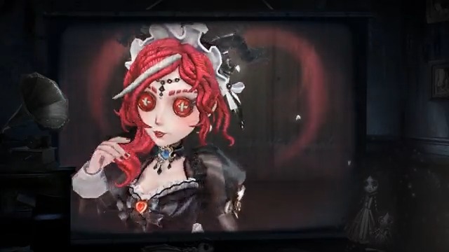 真っ赤なルージュで際立つ微笑み ルビーさんのウインクキラーで エマも悩殺されちゃったの…！ トゥルース＆リーズニング 新SSR衣装祭司-「スカーレット」と SR携帯品「アンビー」は 《#赤髪の魔女》のフィギュアを 購入すると入手可能！ 甘い誘惑とプレート裏はご注意なの♪ #IdentityV #第五人格