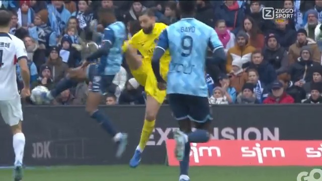ROOD VOOR DONNARUMMA! 😱 De doelman van Paris Saint-Germain moet na 10 minuten voetballen al vertrekken 🧤💥 #ZiggoSport #Ligue1 #HACPSG