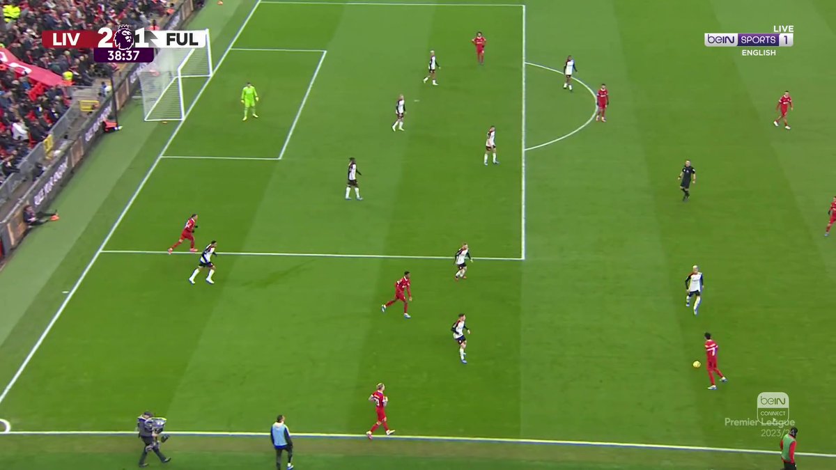 GOAL!!! What a way to score your first very Premier League goal for Liverpool! Pick that one out, Alexis Mac Allister. 2-1 Liverpool. #beINPL #LFC