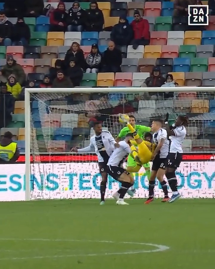 MAMMA MIA NGONGE 😱 Ma che gol ha fatto?😳 Rovesciata pazzesca✨ #Ngonge #UdineseVerona #SerieATIM #DAZN
