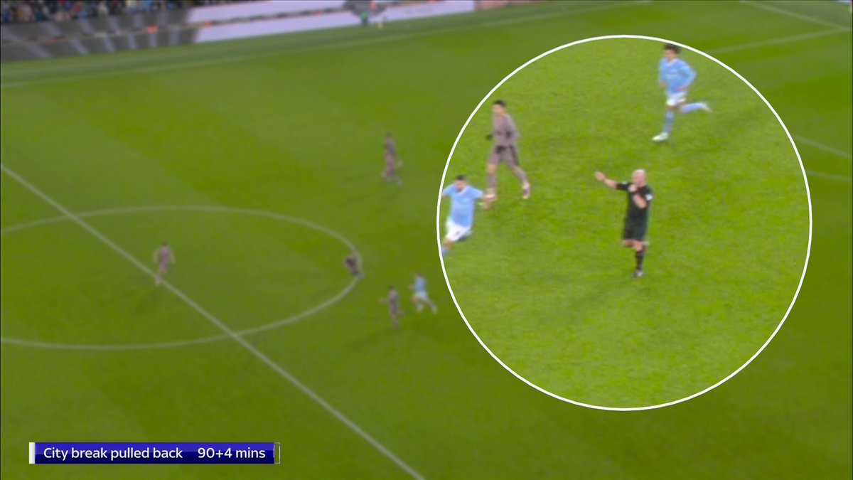 "He didn't blow it first time, he should have let play go on." A closer look at the controversial late decision when Jack Grealish was through on goal 🔍