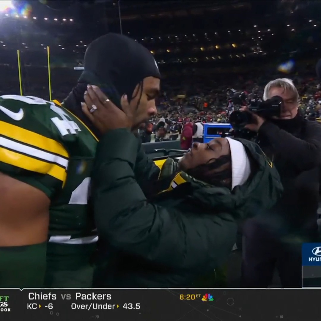 Simone Biles wishes husband Jonathan Owens luck before the game! 💚💛