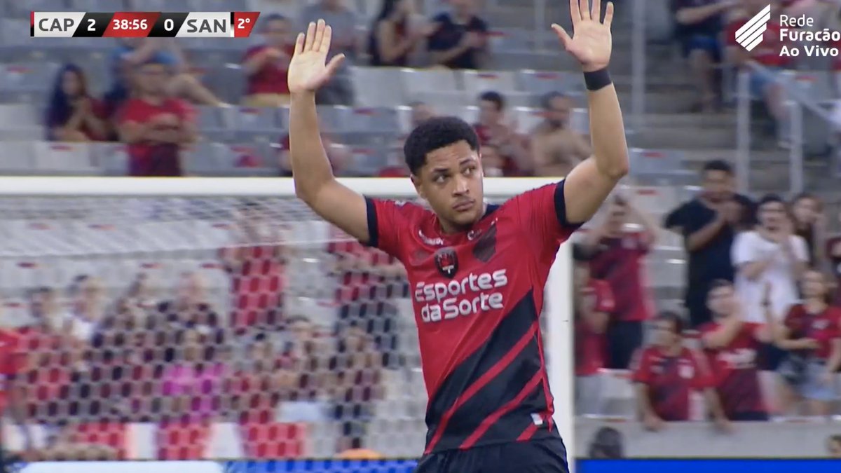 ❤️👋🏻 Special night for Vitor Roque as he says goodbye to Athletico Paranaense fans… …he’s joining Barça in January 🔵🔴🇧🇷
