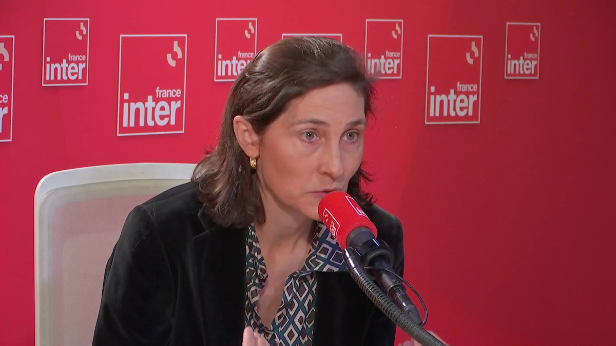 "On ne peut pas continuer comme ça dans le foot, ce n'est pas possible." La ministre des Sports Amélie Oudéa-Castéra (Amélie Oudéa-Castéra) en appelle à des "mesures radicales" après la mort d'un supporter à Nantes ce week-end, notamment sur les déplacements de supporters. #le710inter