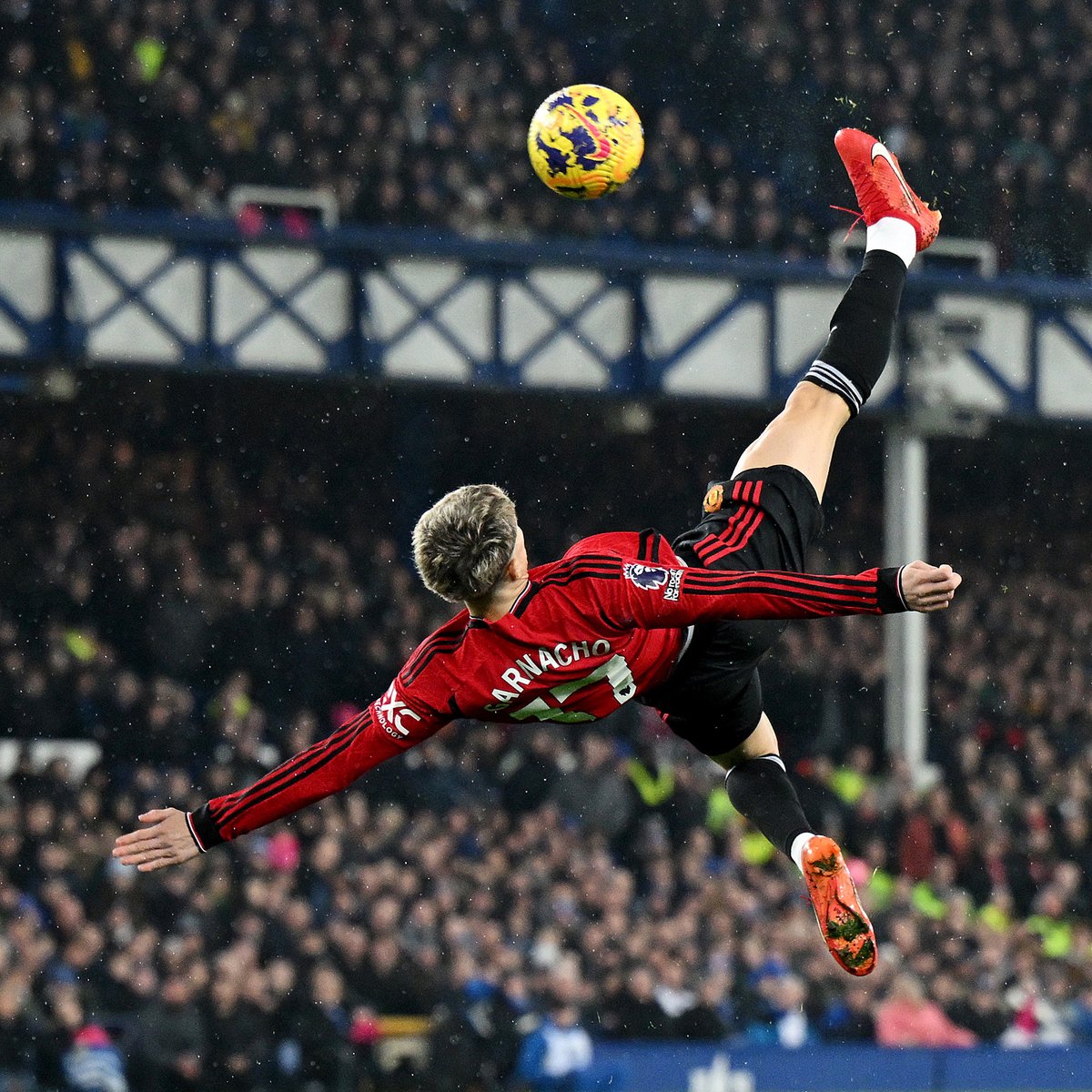 ๐ฒ There was always only one winner. @AGarnacho7 has claimed our Goal of the Month award for November ๐ #MUFC