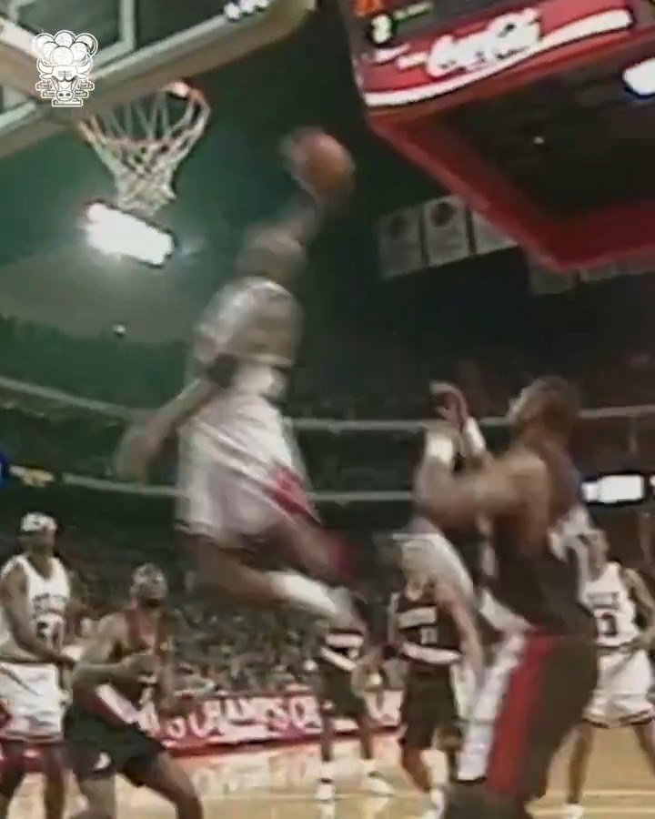 "Here comes Mike!" Today in 1992, MJ came flying in for the putback dunk off a missed free throw 🐐 #MJMondays