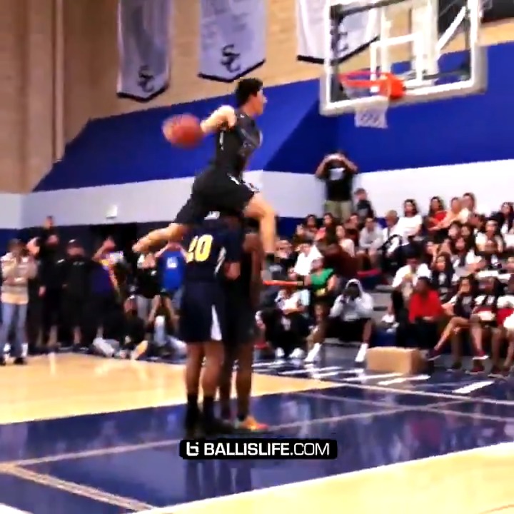 Jaime Jaquez Jr winning a high school dunk contest against KJ Martin and NFL player Drake London