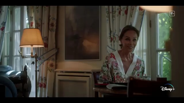 Hoy desayunamos con Isabel Preysler. No te pierdas #IsabelPreyslerMiNavidad, un especial Original de dos episodios que ya está disponible en #DisneyPlus