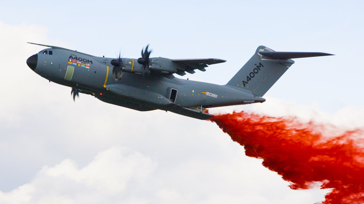 🔥 Fighting fires with the #A400M? ✈️ During a recent flight test campaign, we tested the upgraded A400M Roll-on/Roll-off #firefighting prototype kit, following a first demo in June 2022. Read more: