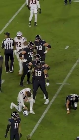 After Trevor Lawrence's injury, Trey Hendrickson got down on a knee and took a moment for Trevor. Class act. 🧡🖤