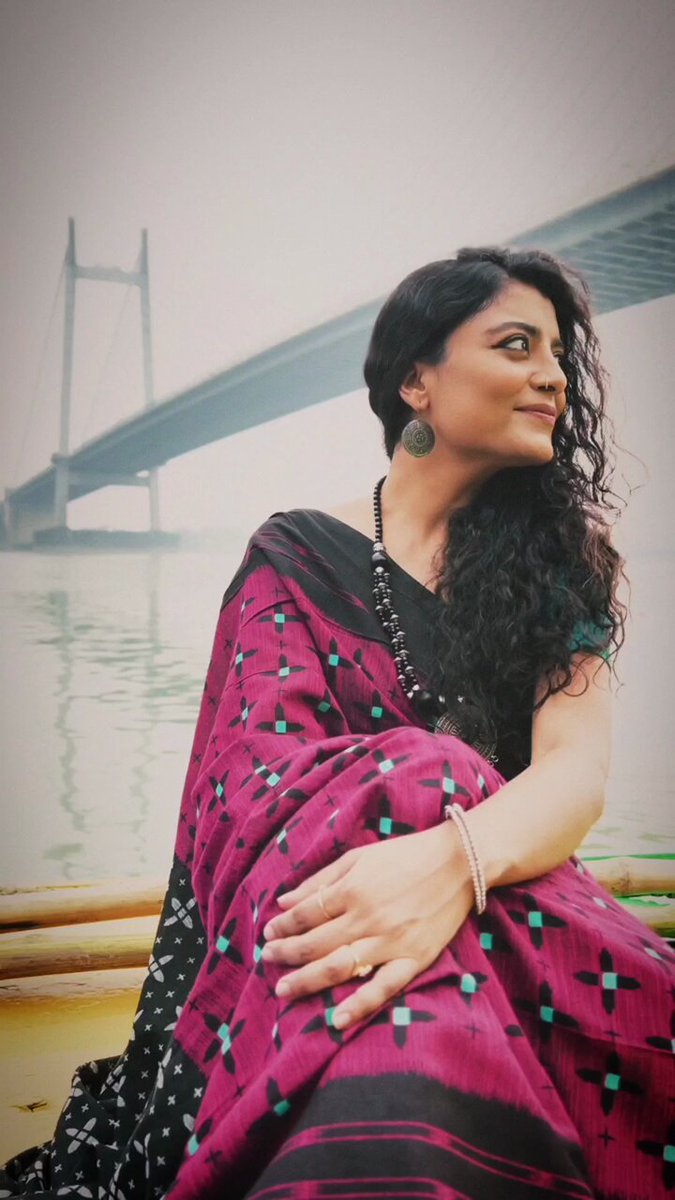 The city where nostalgia of the past and pace of the present coexist in harmony, the city with a soul, it is Kolkata. This song merged beautifully with the golden evening when we took a peaceful boat-ride in the mighty Ganga, starting at Princep Ghat. Tell me if you like this song.... ❤️🎵 #arrahman