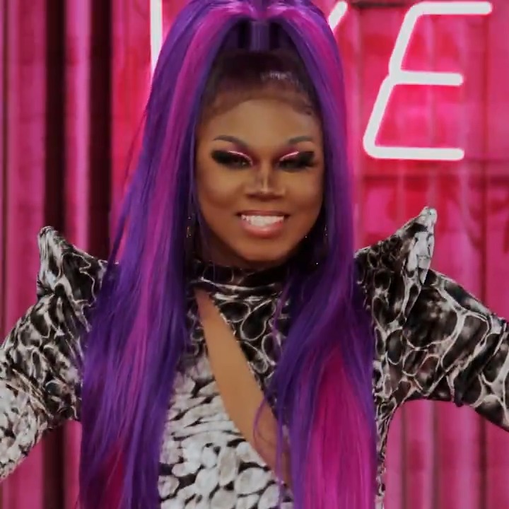 First she's sweet, then she's gorgeous! 😋 Hershii LiqCour sweetens things up when #DragRace Season 16 premieres FRI JAN 5 at 8/7c on MTV! 👠