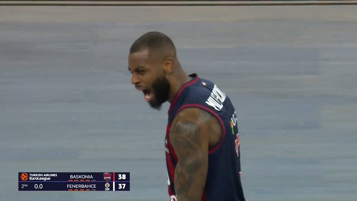 Oh my DAYS 🤯 @CMMPatience that was ridiculous, what a PUTBACK 💪🔥 #MagicMoment I Kosner Baskonia