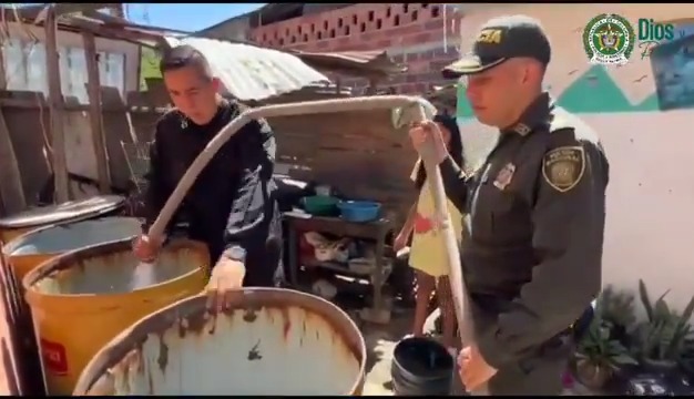 Cuando el ESMAD va a dar agua💧a las comunidades en vez de gas