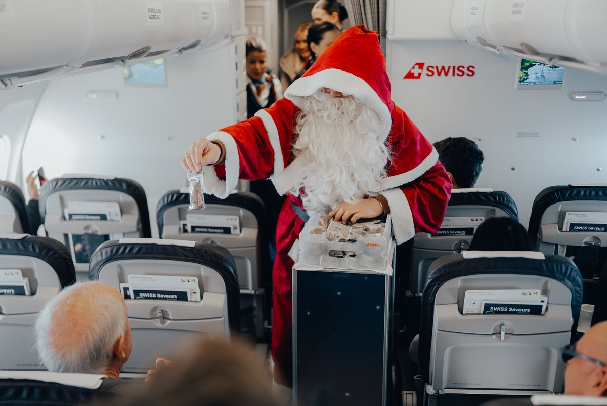 Santa Claus wants to celebrate the festive season #WithYou. 🎅 That's why he surprised our dear guests with his sweet treats on the flight to/from Palma de Mallorca yesterday.🍫✈️ #LXmasWithYou #flyswiss