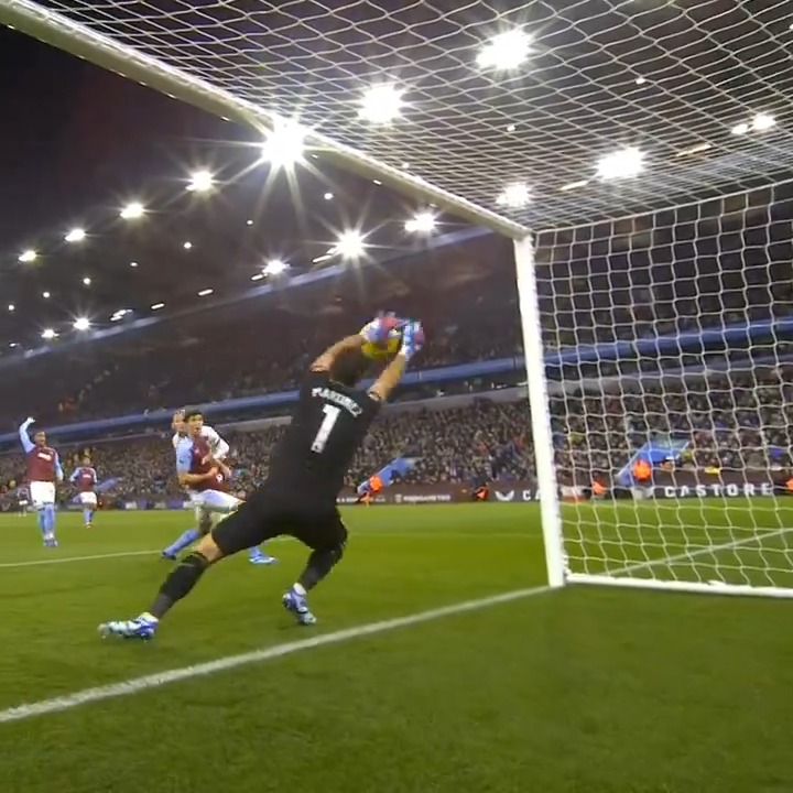Fill in the blank: Emi Martinez is a top ___ goalkeeper in the world.