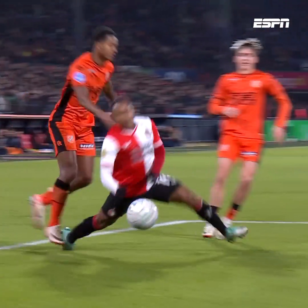 Schwalbe van het jaar van Igor Paixão?! 🫣 #feyvol