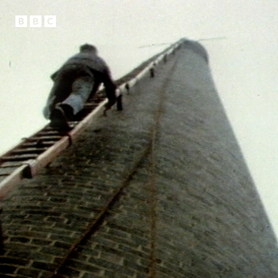 "Fred Dibnah, Britain's fearless steeplejack, has met his match - a tomcat called Ginger." #OnThisDay 1983: Fred Dibnah attempted to rescue a stranded cat from the top of a 160-foot chimney stack. After a two day stand-off, the cat was brought safely back to the ground.