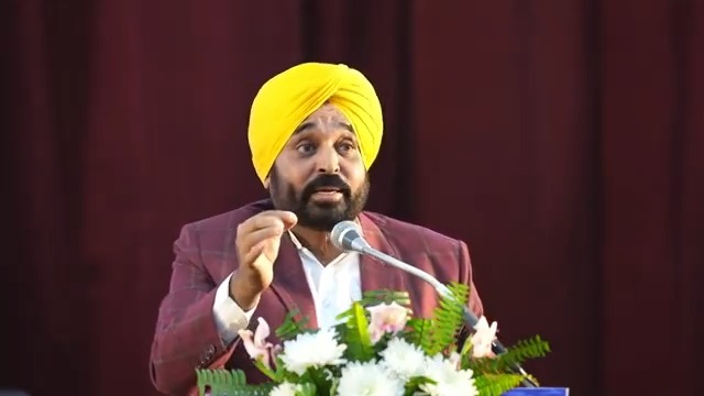 ਜੇ 4-5 ਦਿਨ ਬੂਟਾਂ ਦੇ ਫੀਤਿਆਂ ਦੀ ਗੰਢ ਨਾ ਖੋਲ੍ਹੀਏ ਤੇ ਉਹ ਬਹੁਤ ਔਖੀ ਖੁੱਲ੍ਹਦੀ ਹੈ ਪਰ ਤੁਸੀਂ ਤਾਂ ਮੈਨੂੰ 75 ਸਾਲ ਵਾਲਾ ਪੁਰਾਣਾ ਬੂਟ ਫੜ੍ਹਾਇਆ ਹੈ ਤੇ ਉਸ ਦੀਆਂ ਗੰਢਾਂ ਖੋਲ੍ਹਣ ਨੂੰ ਥੌੜ੍ਹਾ ਸਮਾਂ ਤਾਂ ਲੱਗੇਗਾ…
