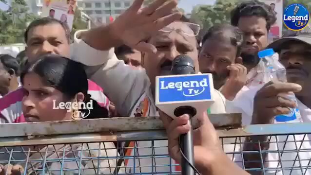 కాంగ్రెస్ కండువా ఉన్న అనుమతి లేదు... 😁😁😁