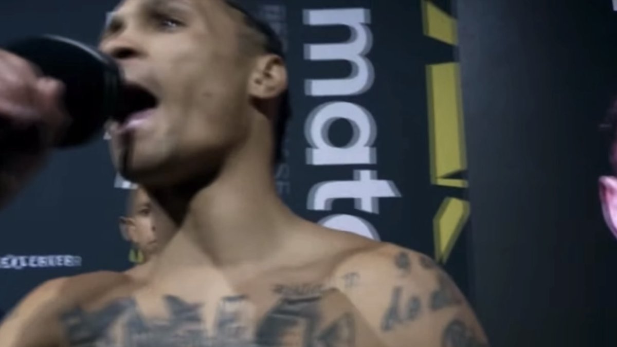 ‼️ Regis Prograis grabs the microphone and shouts "F*** the Haneys, f*** all y'all, y'all are crackheads" to Devin Haney's hometown crowd after the weigh-in for their fight tomorrow night… [🎥 Matchroom Boxing]