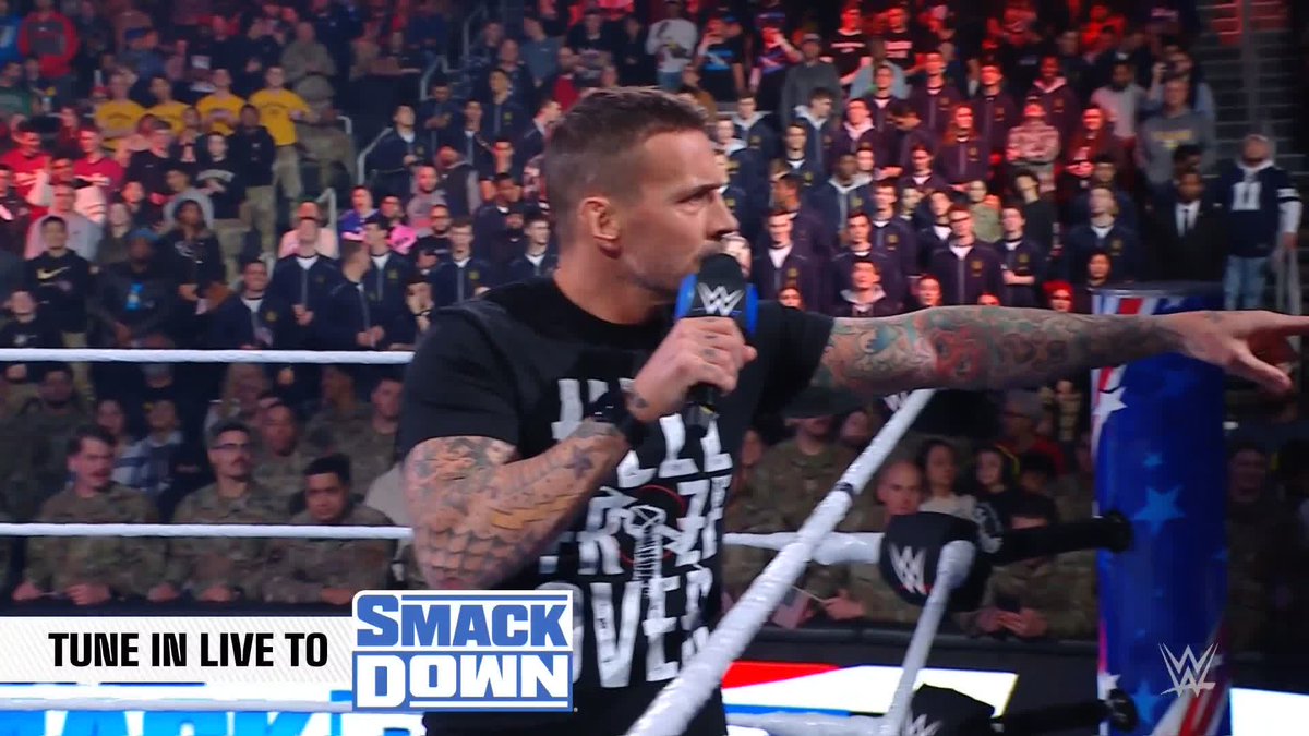 "I don't know who would feel comfortable working with somebody who randomly just punches people in the face backstage..." 👀 Kevin, you can't be doing that. 😂 player/coach #SmackDown
