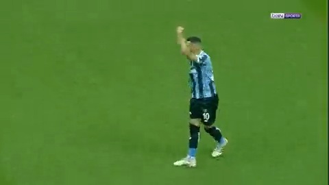 💥💥Başta Adana Demirspor başkanı ve seyircisinin böyle bir görüntüyü asla ama asla içine sindirmemesi gerekiyor! 💥💥Takım maç toplantısı yaparken ve takım fotoğrafı çektirirken beyefendi de üçlü çektiriyor YAZIKLAR OLSUN!