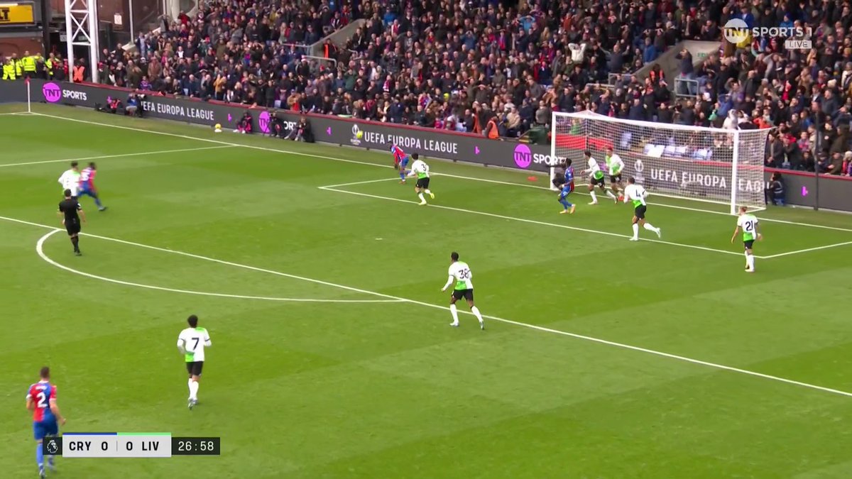 That's an outrageous save from Alisson! 🧤 WOW 💥