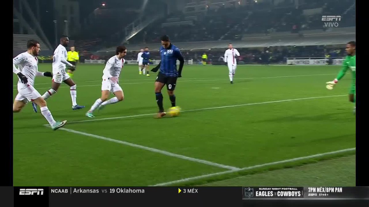 Tu equipo empata 2-2. Y dibujás este golazo para ganar el partido a los 94'. Maravilla de Luis Muriel 🇨🇴. Delicatessen total. Así le dio el triunfo a Atalanta ante Milan.
