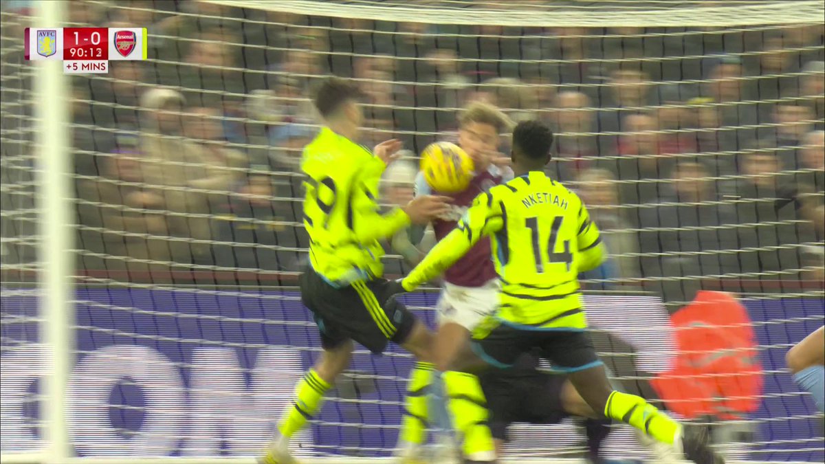 ARSENAL HAVE THE BALL IN THE NET BUT IT DOESN'T COUNT! 👀