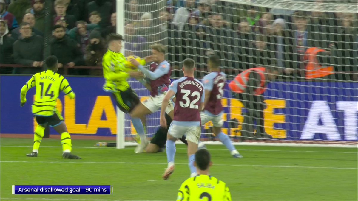 🗣️ 'Unfortunately it's the rule. It's a terrible rule... it's ridiculous and it has cost Arsenal a goal' ❌ Jamie Redknapp says Kai Havertz's goal being ruled out for handball is 'rubbish' 👇