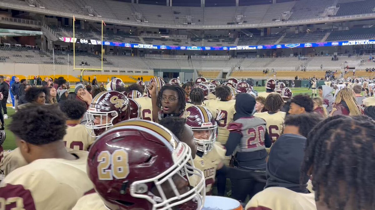 It’s final! Summer Creek is going to the state championship game for the first time in program history! Bulldogs take down Steele, 38-14. Summer Creek Football #txhsfb
